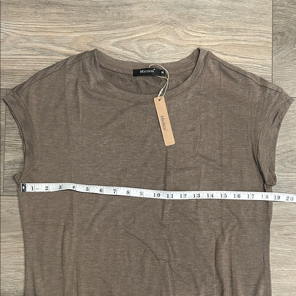 NWT Micticsi Taupe Muscle Tee with banded bottom Women’s size M - Picture 2 of 5